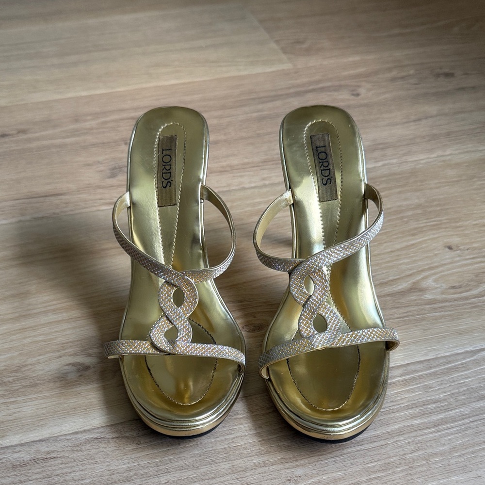 Gold Strappy Women’s 4-Inch Heels (Size 7)